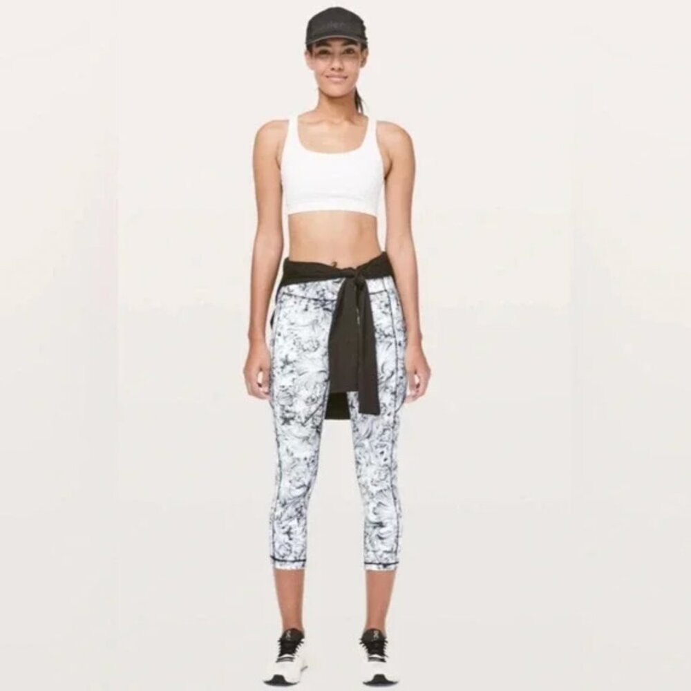 LULULEMON Speed Up Crop *21" Luxtreme W6AK7S Light Garden White Black 8